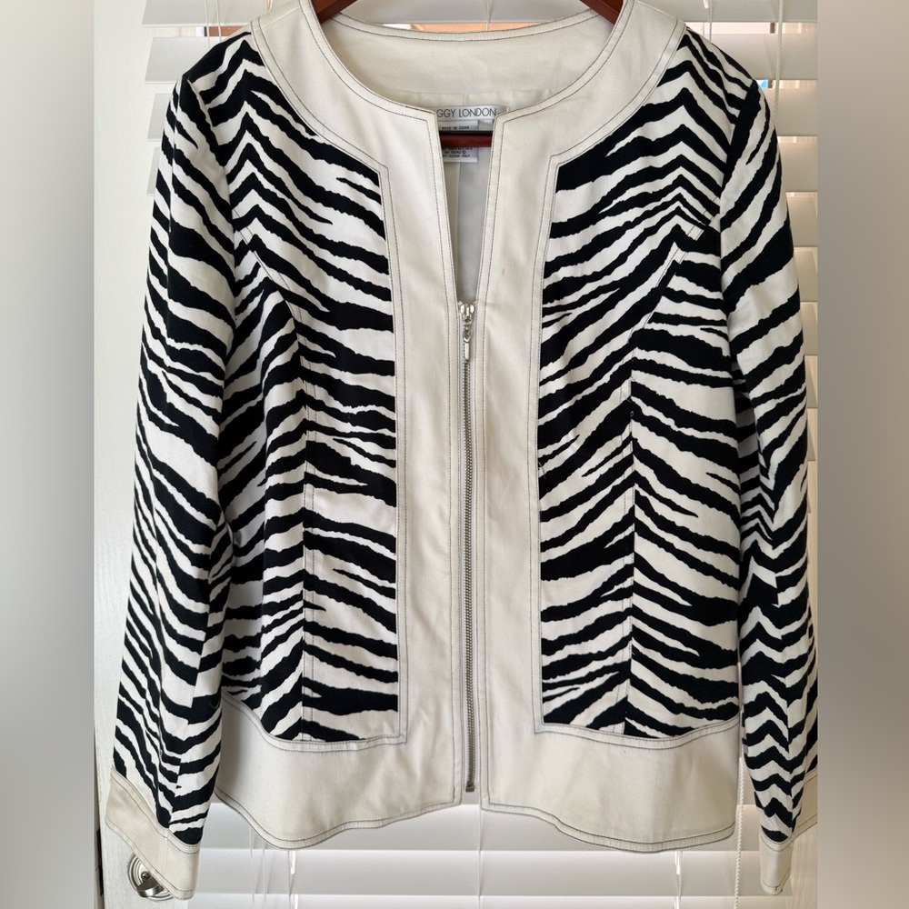Maggy London- Vintage Y2k Zipper Black and White Zebra Jacket